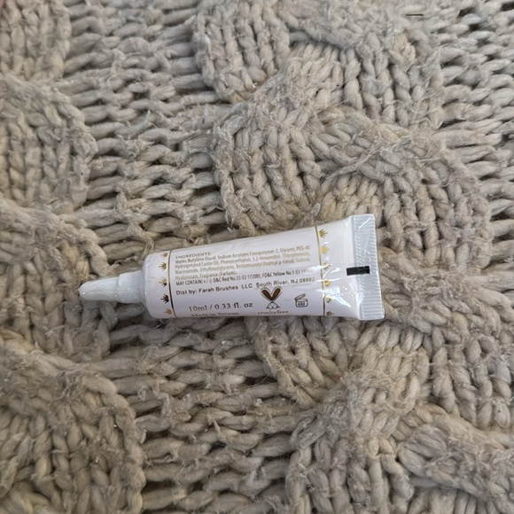 Mini Make-Up Bundle - Picture 5 of 11